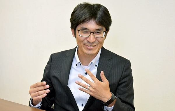 賀川 義昭氏