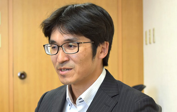 賀川 義昭氏